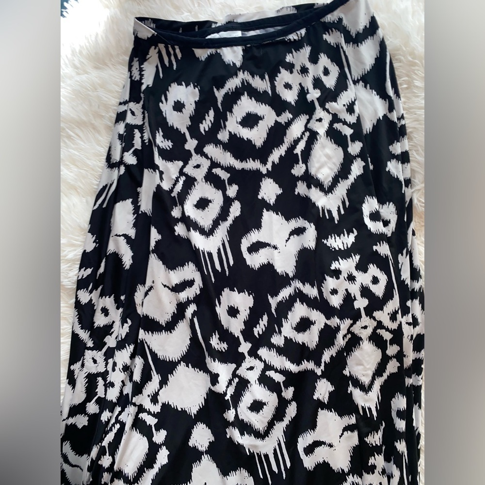 Black and white maxi skirt